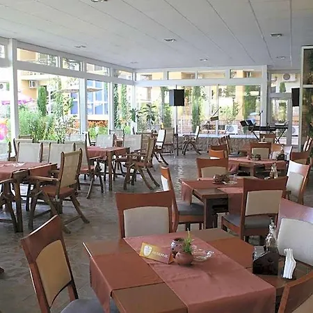 Joya Park Готель Золоті Піски